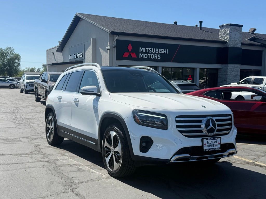 2025 Mercedes-Benz GLB GLB 250 4MATIC's photo