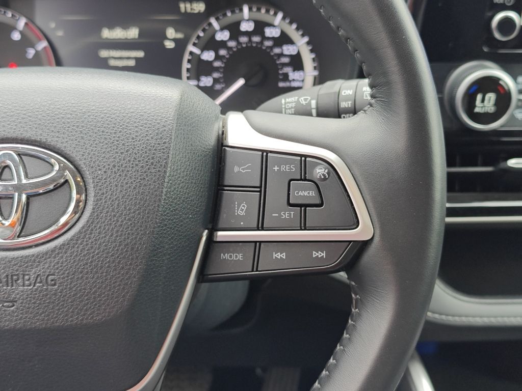 2024 Toyota Highlander LE - Photo 15