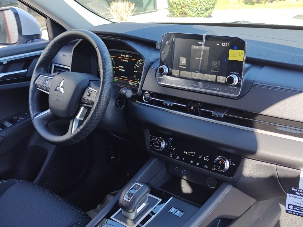 2025 Mitsubishi Outlander Plug-in Hybrid ES - Photo 29