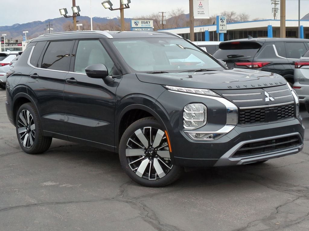 2025 Mitsubishi Outlander SEL's photo