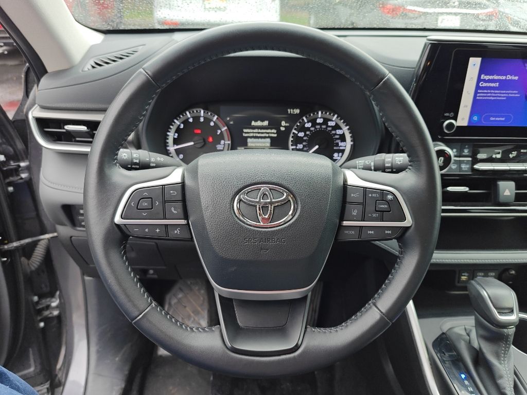 2024 Toyota Highlander LE - Photo 13