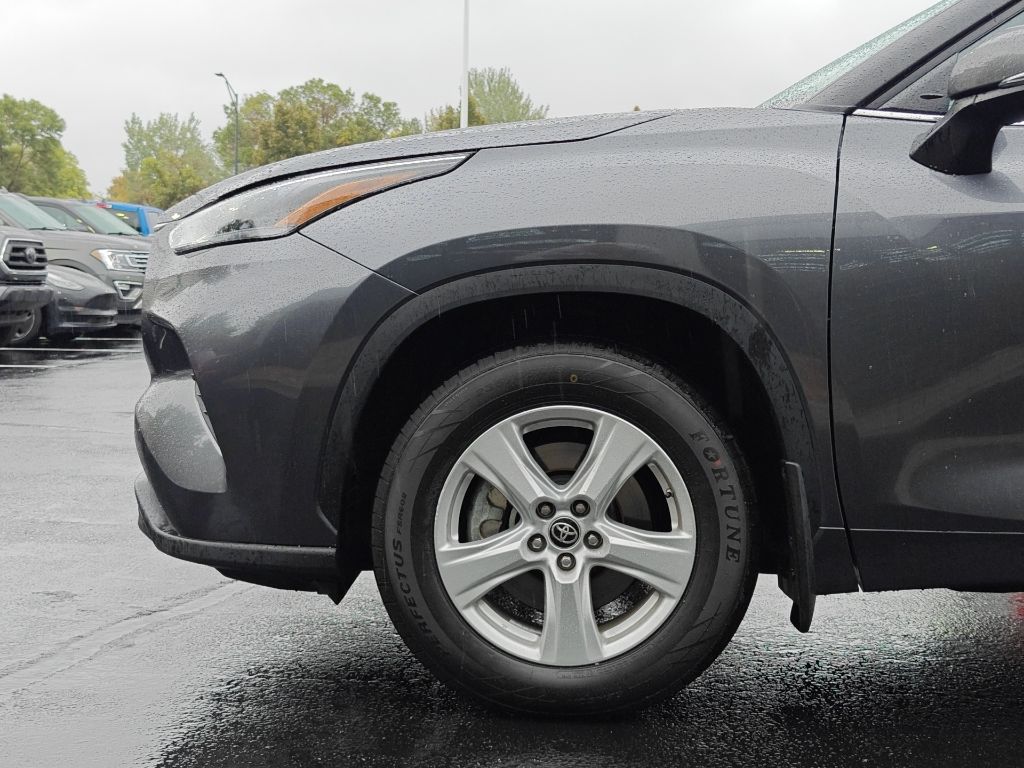 2024 Toyota Highlander LE - Photo 33