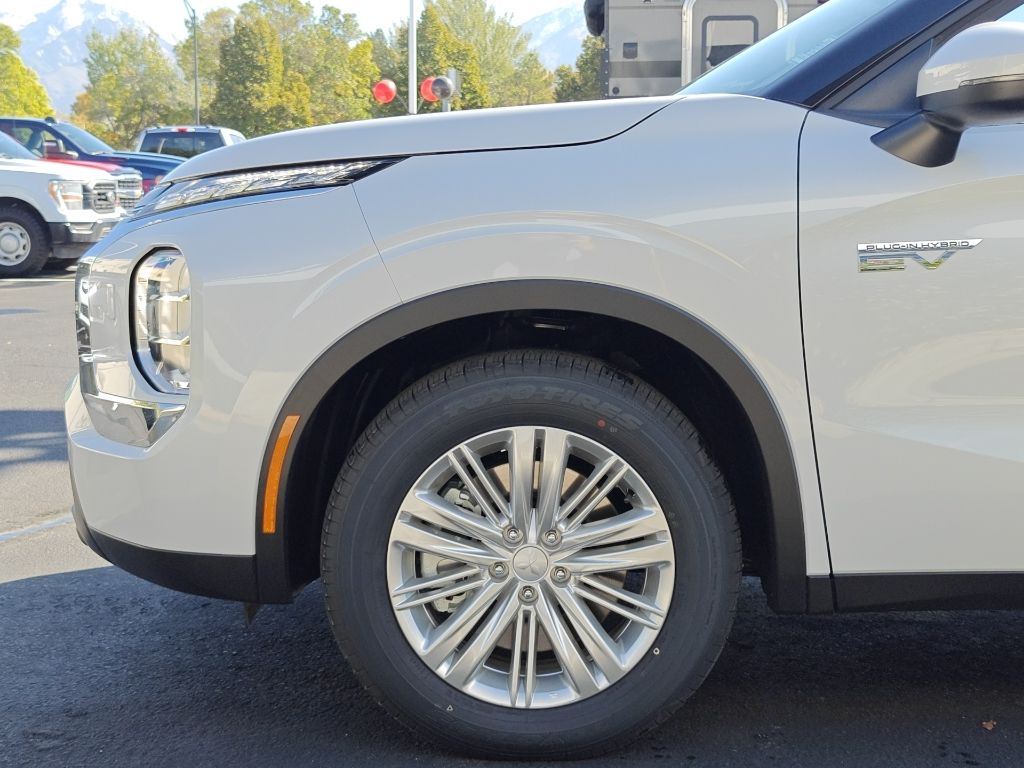 2025 Mitsubishi Outlander Plug-in Hybrid ES - Photo 32