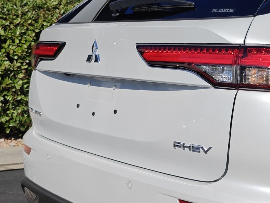 2025 Mitsubishi Outlander Plug-in Hybrid ES - Photo 36