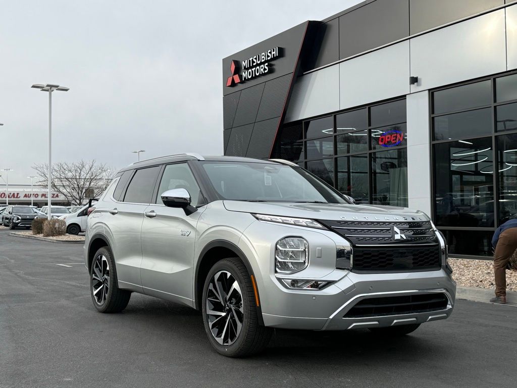 2025 Mitsubishi Outlander Plug-in Hybrid SEL S-AWC's photo