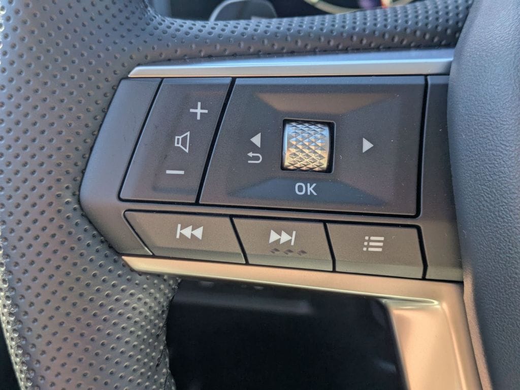 2025 Mitsubishi Outlander Plug-in Hybrid SE - Photo 11