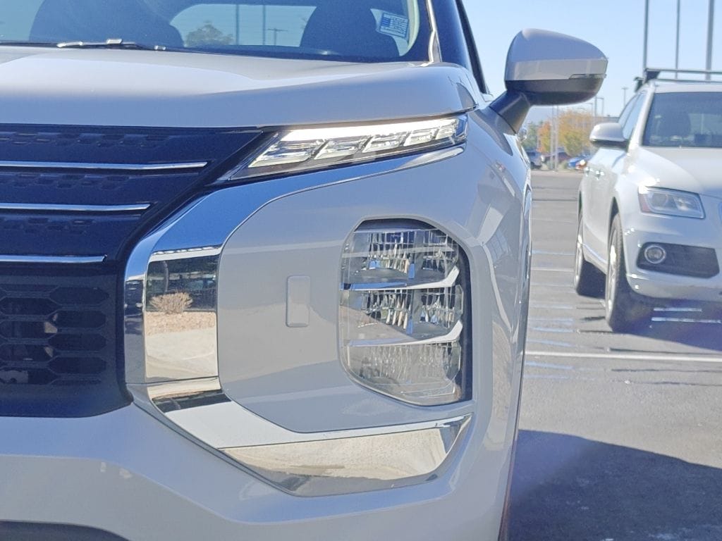 2025 Mitsubishi Outlander Plug-in Hybrid ES - Photo 31