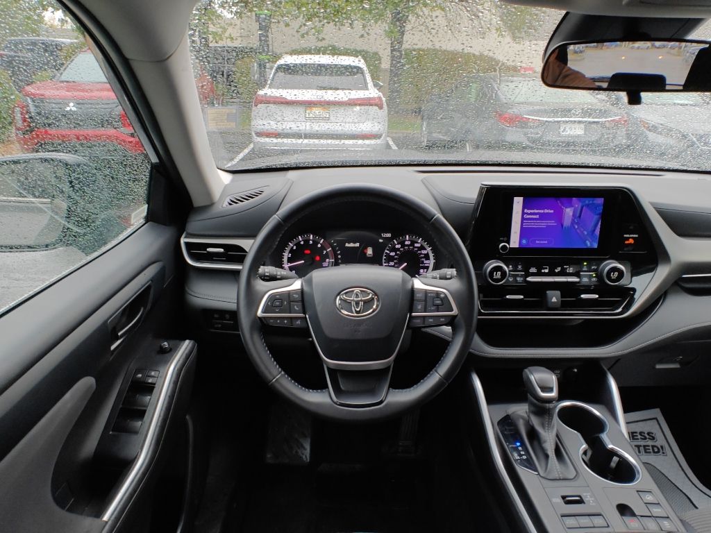 2024 Toyota Highlander LE - Photo 22