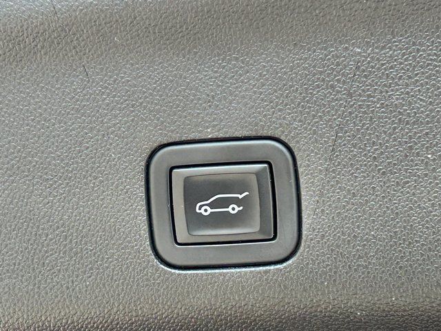 2023 GMC Yukon SLT - Photo 33