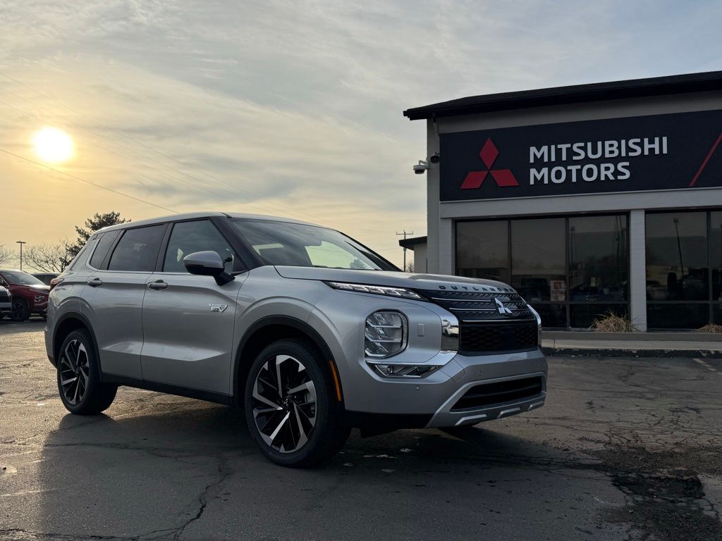 2025 Mitsubishi Outlander Plug-in Hybrid SE S-AWC's photo