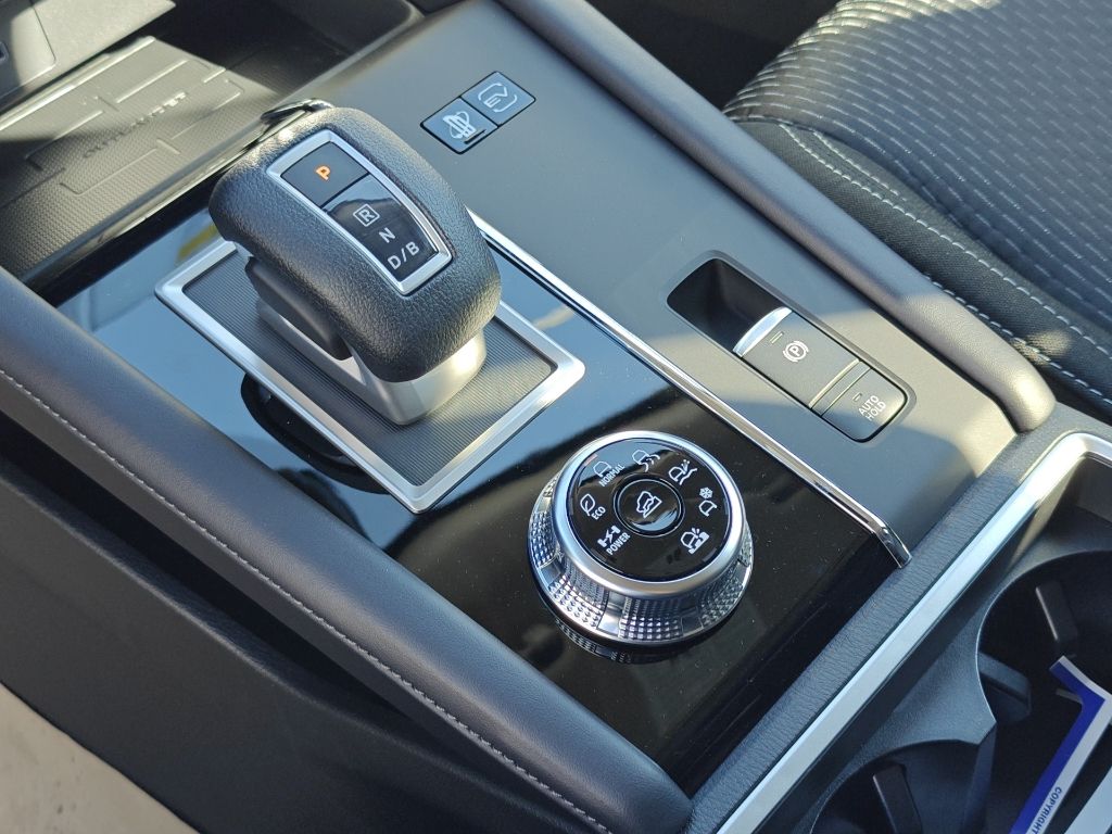 2025 Mitsubishi Outlander Plug-in Hybrid ES - Photo 20
