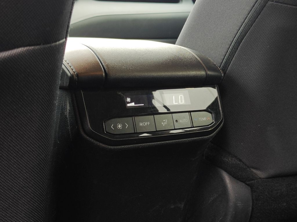 2024 Toyota Highlander LE - Photo 25