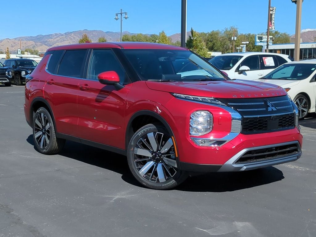 2025 Mitsubishi Outlander SE's photo