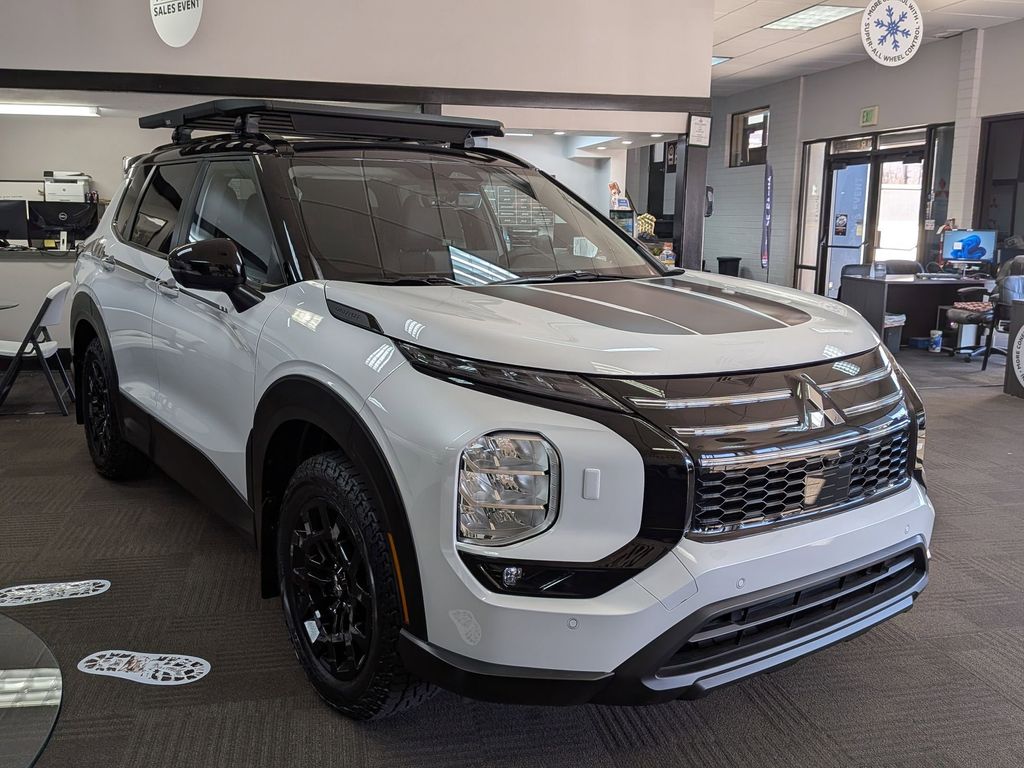 2025 Mitsubishi Outlander Trail Edition's photo