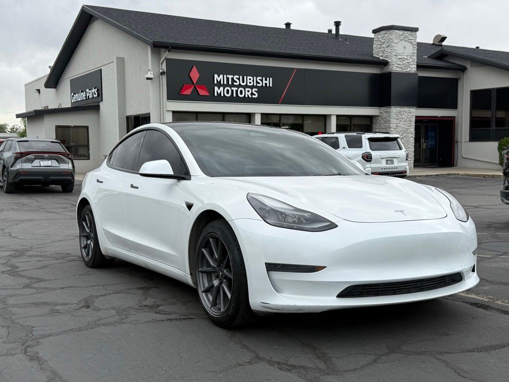 2023 Tesla Model 3 -'s photo
