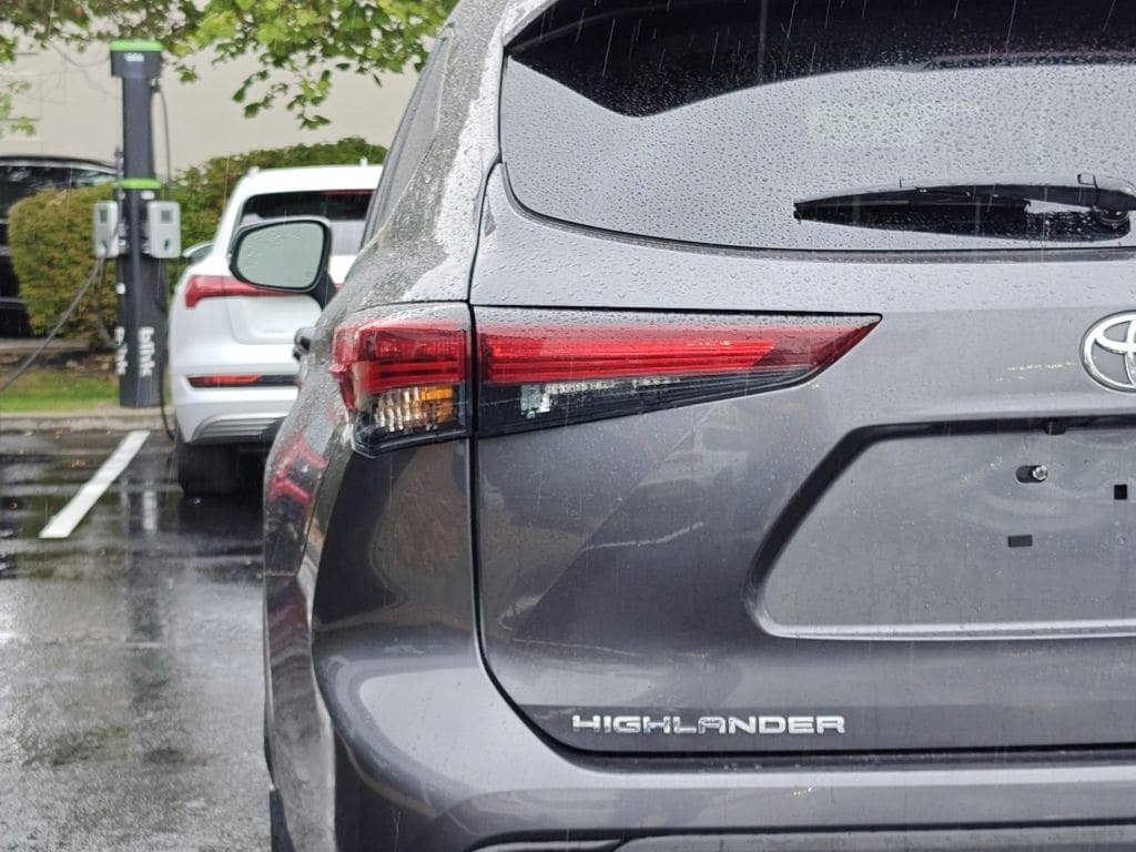 2024 Toyota Highlander LE - Photo 35