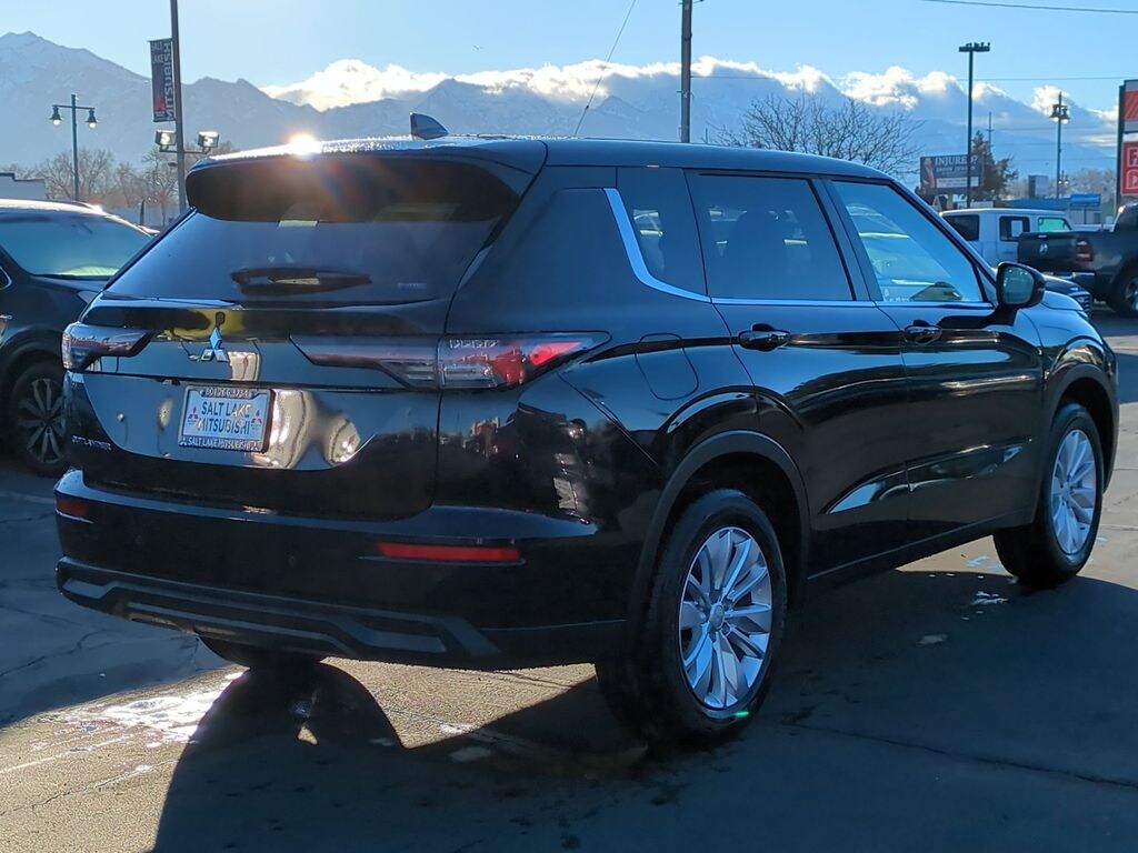 New 2026 Mitsubishi Outlander ES SUV