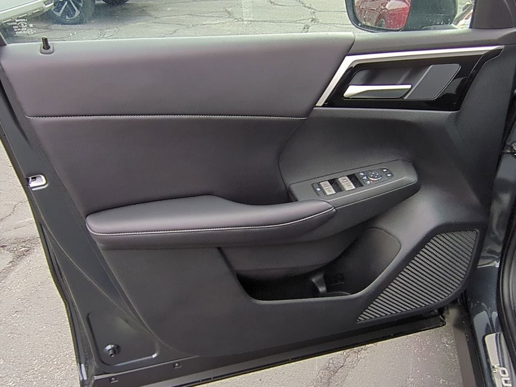 2025 Mitsubishi Outlander Plug-in Hybrid SE - Photo 9