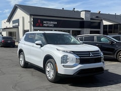 2025 Mitsubishi Outlander ES SUV