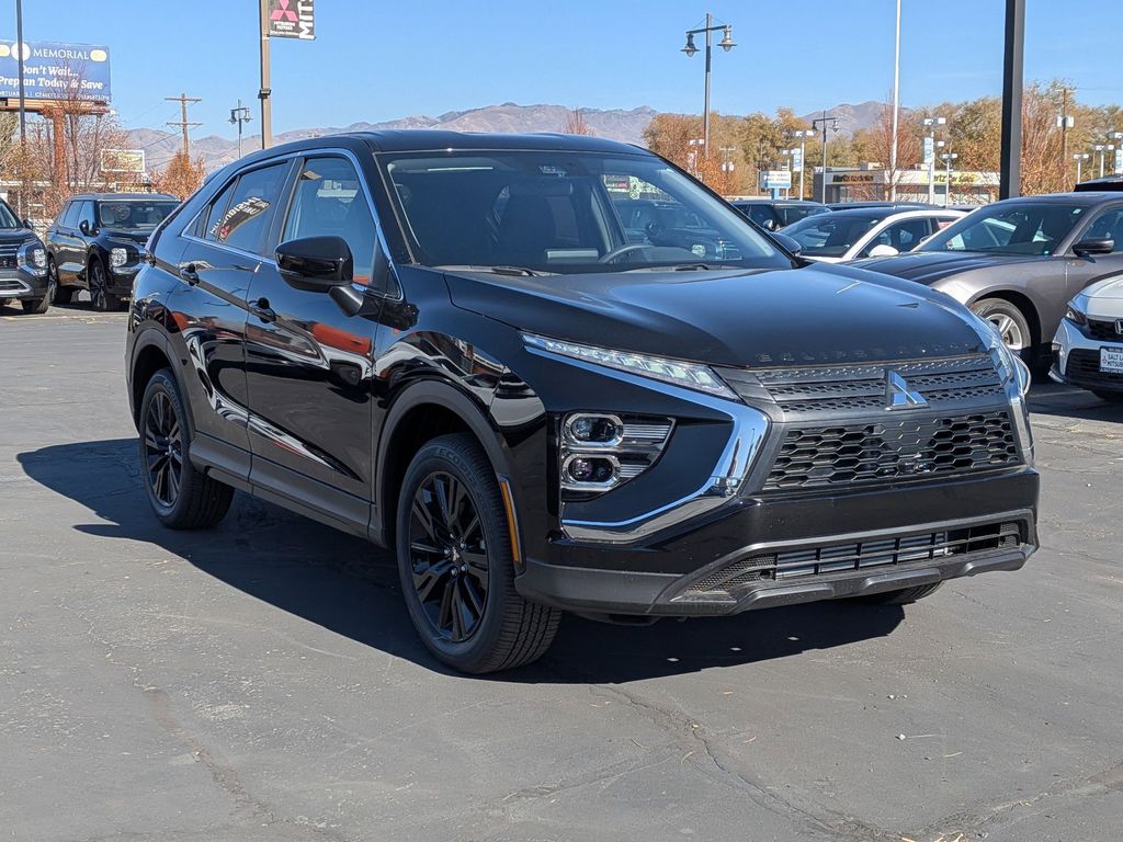 2026 Mitsubishi Eclipse Cross LE's photo