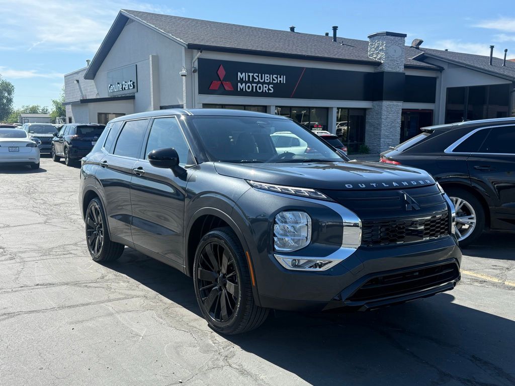 2026 Mitsubishi Outlander LE S-AWC's photo