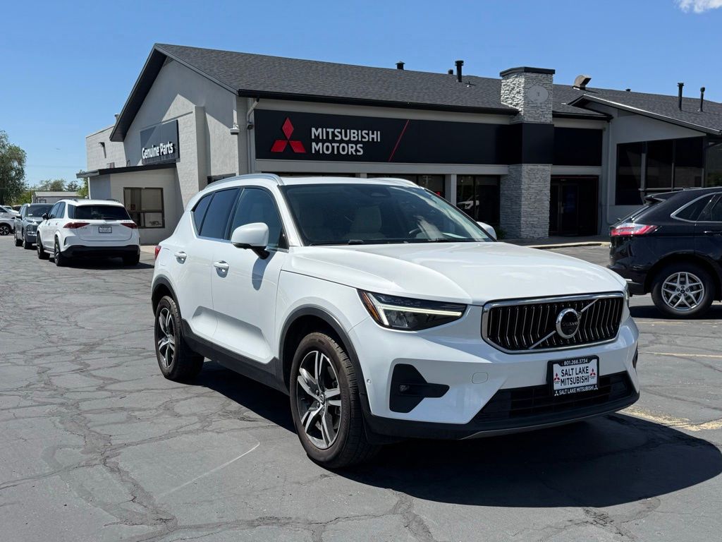 2023 Volvo XC40 B5 Plus Bright AWD's photo