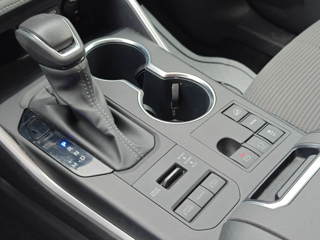 2024 Toyota Highlander LE - Photo 19