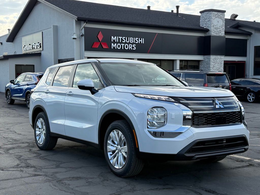 2026 Mitsubishi Outlander ES S-AWC's photo