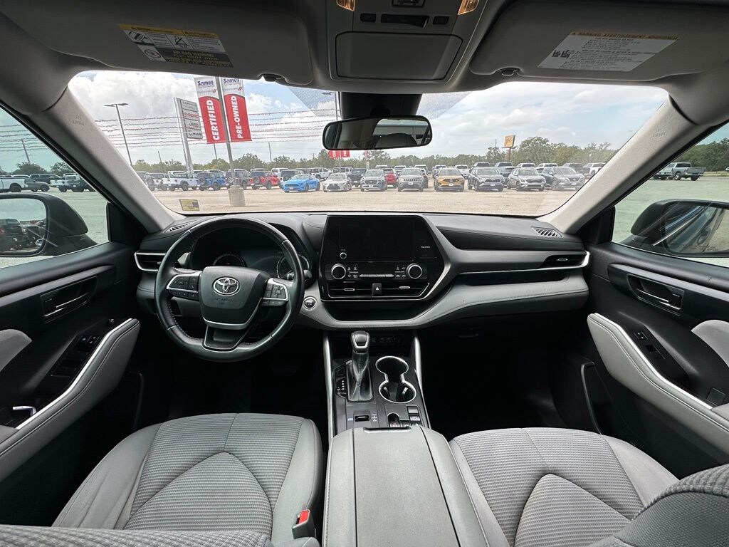 Used 2023 Toyota Highlander L SUV