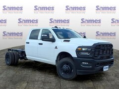 2026 Ram 3500 TRADESMAN CREW CAB CHASSIS 4X4 60' CA Pickup