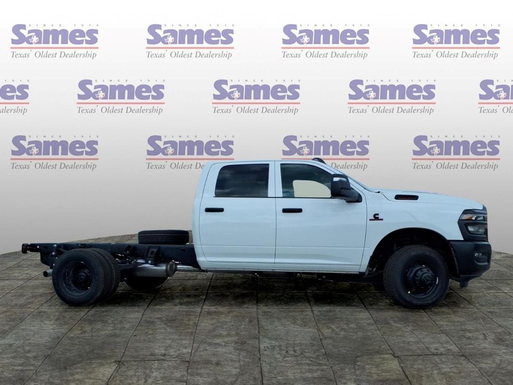 New 2026 Ram 3500 Chassis Cab TRADESMAN CREW 4X4 60' CA Pickup