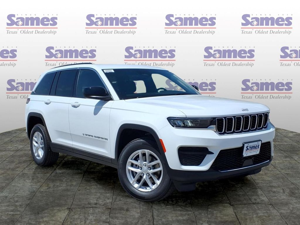 2026 Jeep Grand Cherokee Laredo