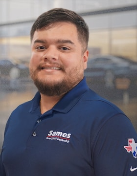 Staff member Eduardo Hernandez from ID_02726e