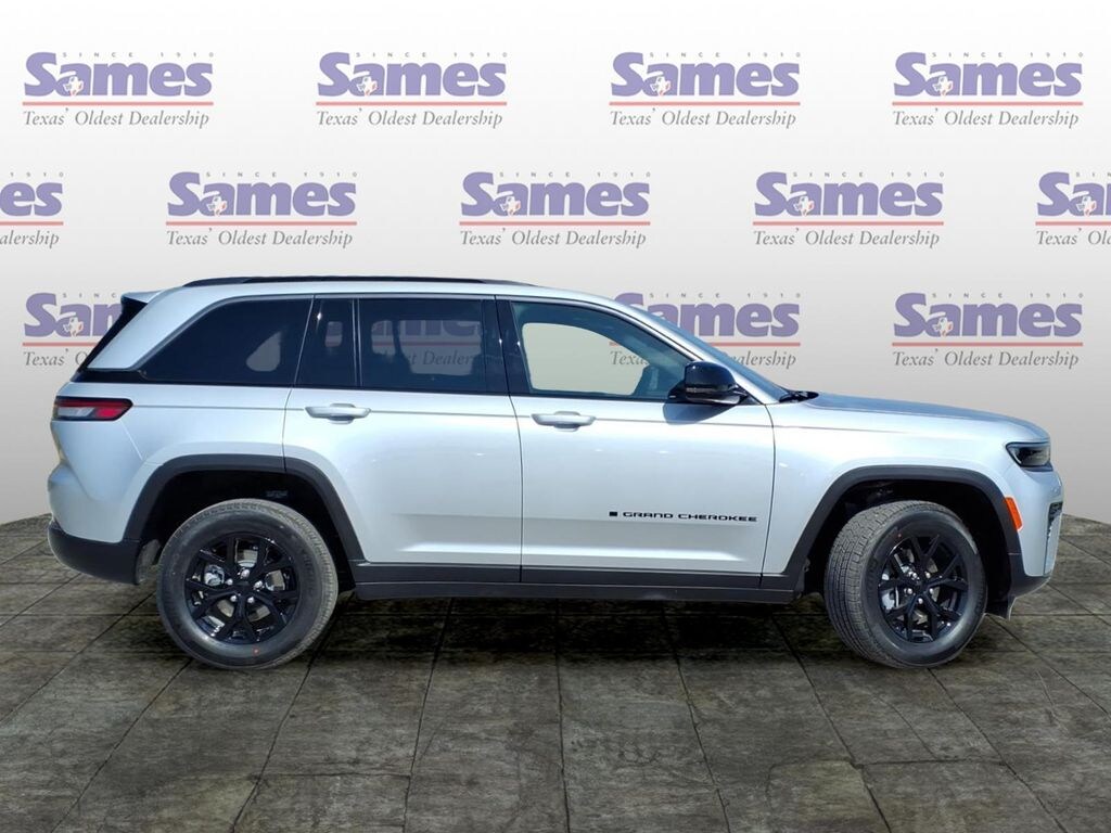 New 2026 Jeep Grand Cherokee LAREDO ALTITUDE 4X2 Sport Utility
