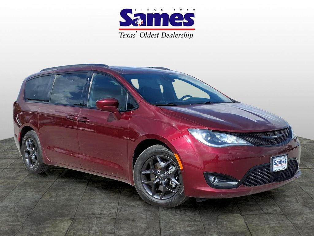 2020 Chrysler Pacifica Touring L Plus's photo