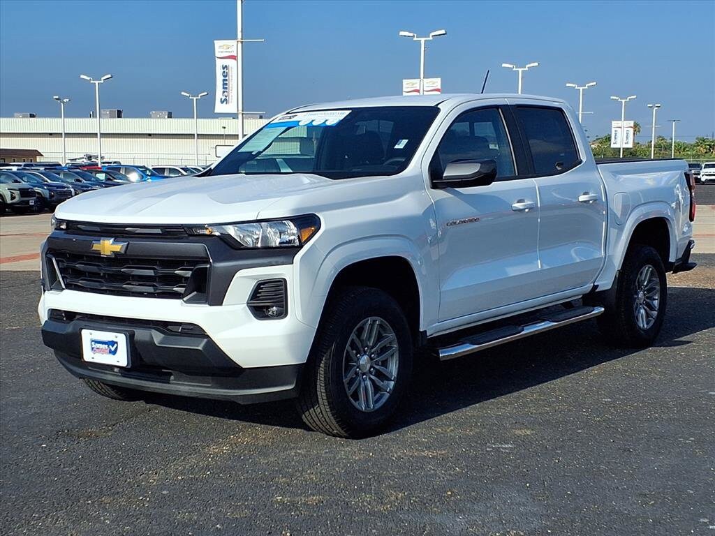 2023 Chevrolet Colorado LT photo 3