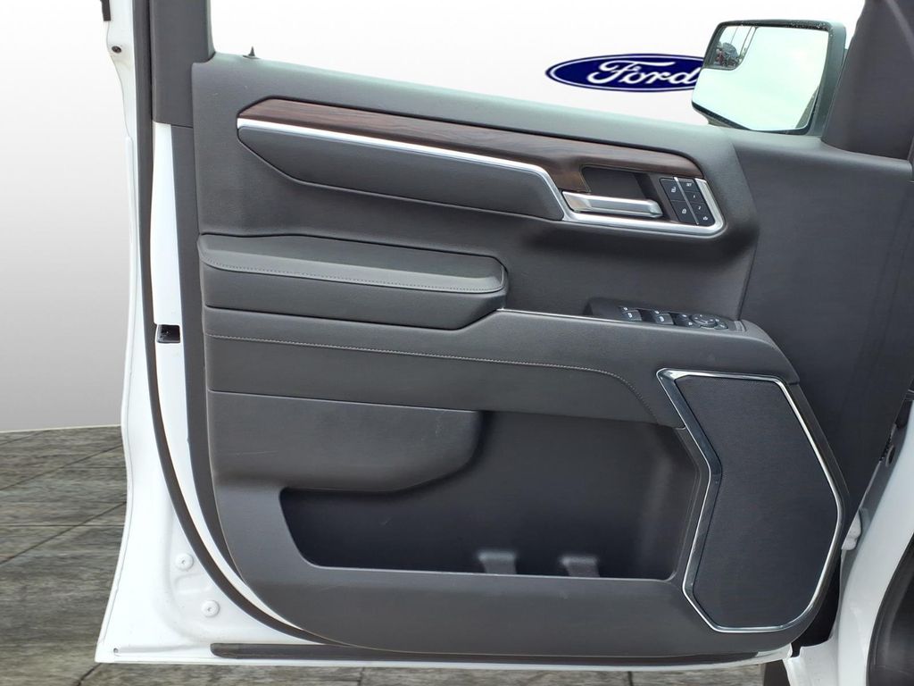2024 GMC Sierra 1500 SLT - Photo 11