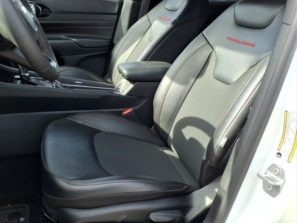 2025 Jeep Compass Trailhawk - Photo 13