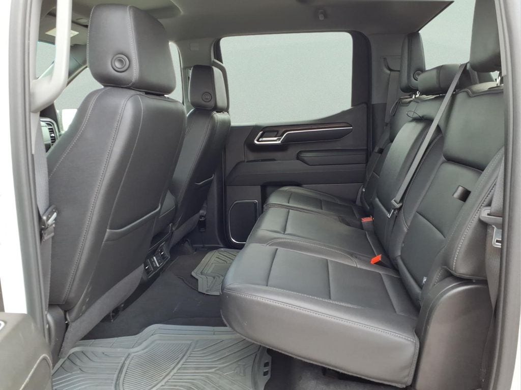 2024 GMC Sierra 1500 SLT - Photo 18