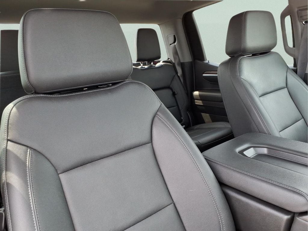 2024 GMC Sierra 1500 SLT - Photo 17