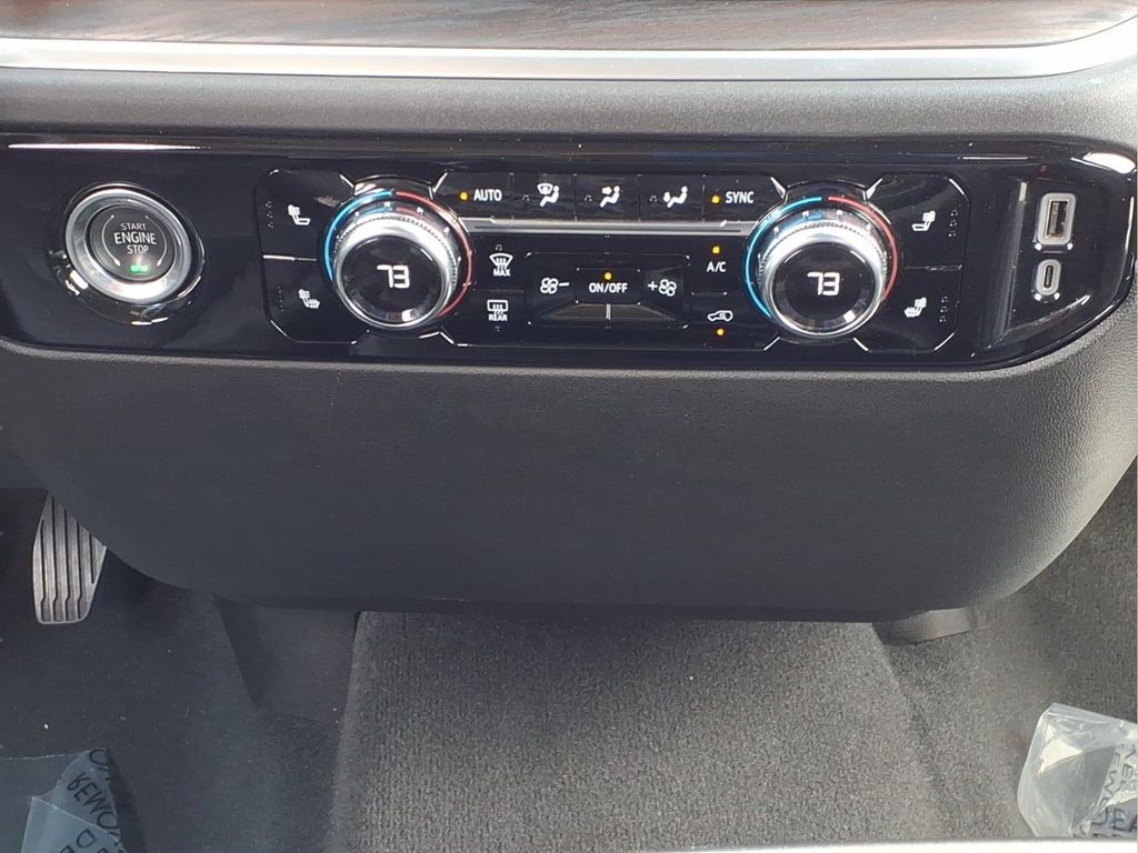2024 GMC Sierra 1500 SLT - Photo 21