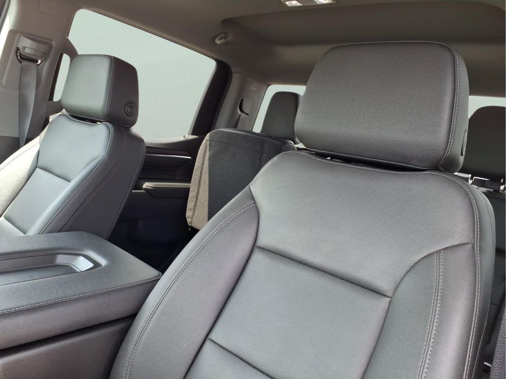 2024 GMC Sierra 1500 SLT - Photo 14