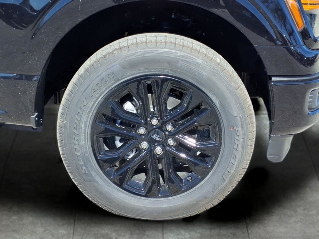 2026 Ford F-150 XLT - Photo 4