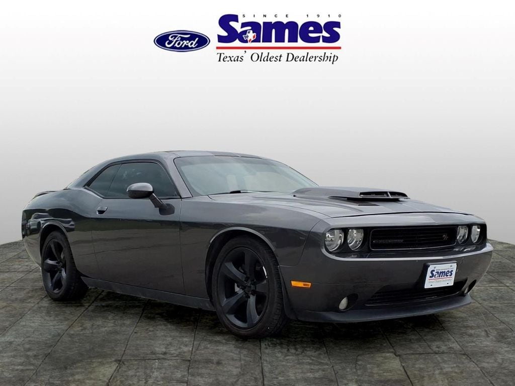 2014 Dodge Challenger R/T Plus's photo