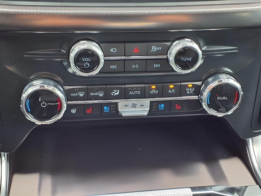 2025 Ford F-150 Platinum - Photo 14