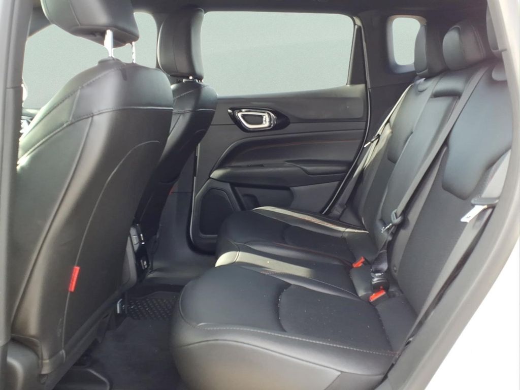 2025 Jeep Compass Trailhawk - Photo 14