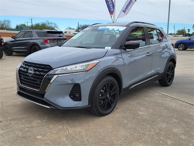 2024 Nissan Kicks SR's photo