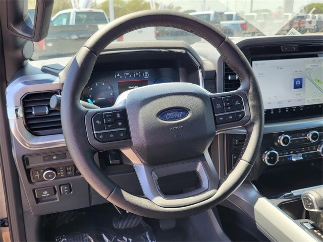2025 Ford F-150 Lariat photo 2