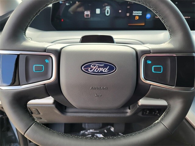 2025 Ford Expedition photo 2