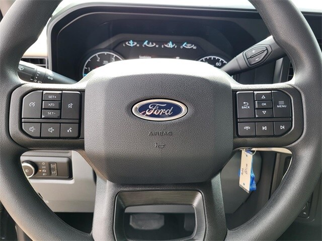 2025 Ford F-250 XLT photo 2